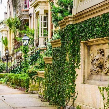 Southern Charmer-Historic District Downtown-Front Porch-Walk Score 90!!-Private Parking-1 Minute To Forsyth Park Savannah Kültér fotó