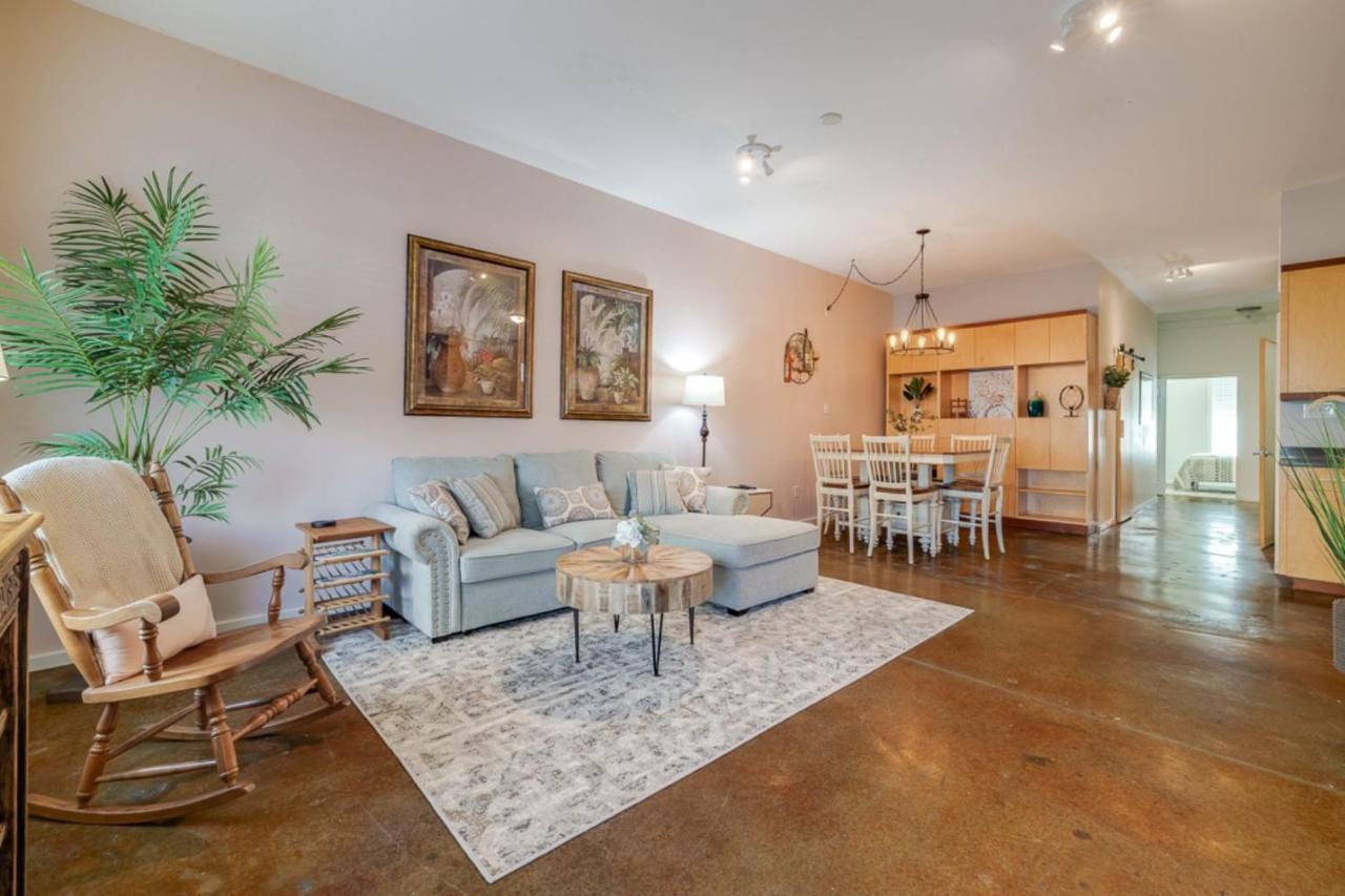 Southern Charmer-Historic District Downtown-Front Porch-Walk Score 90!!-Private Parking-1 Minute To Forsyth Park Savannah Kültér fotó