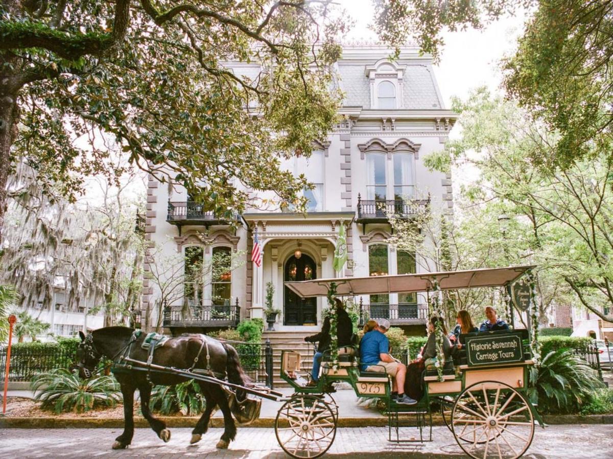 Southern Charmer-Historic District Downtown-Front Porch-Walk Score 90!!-Private Parking-1 Minute To Forsyth Park Savannah Kültér fotó