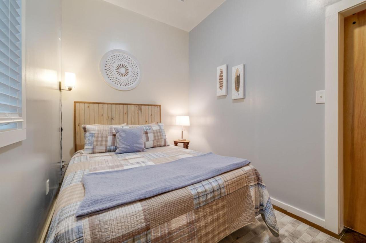 Southern Charmer-Historic District Downtown-Front Porch-Walk Score 90!!-Private Parking-1 Minute To Forsyth Park Savannah Kültér fotó