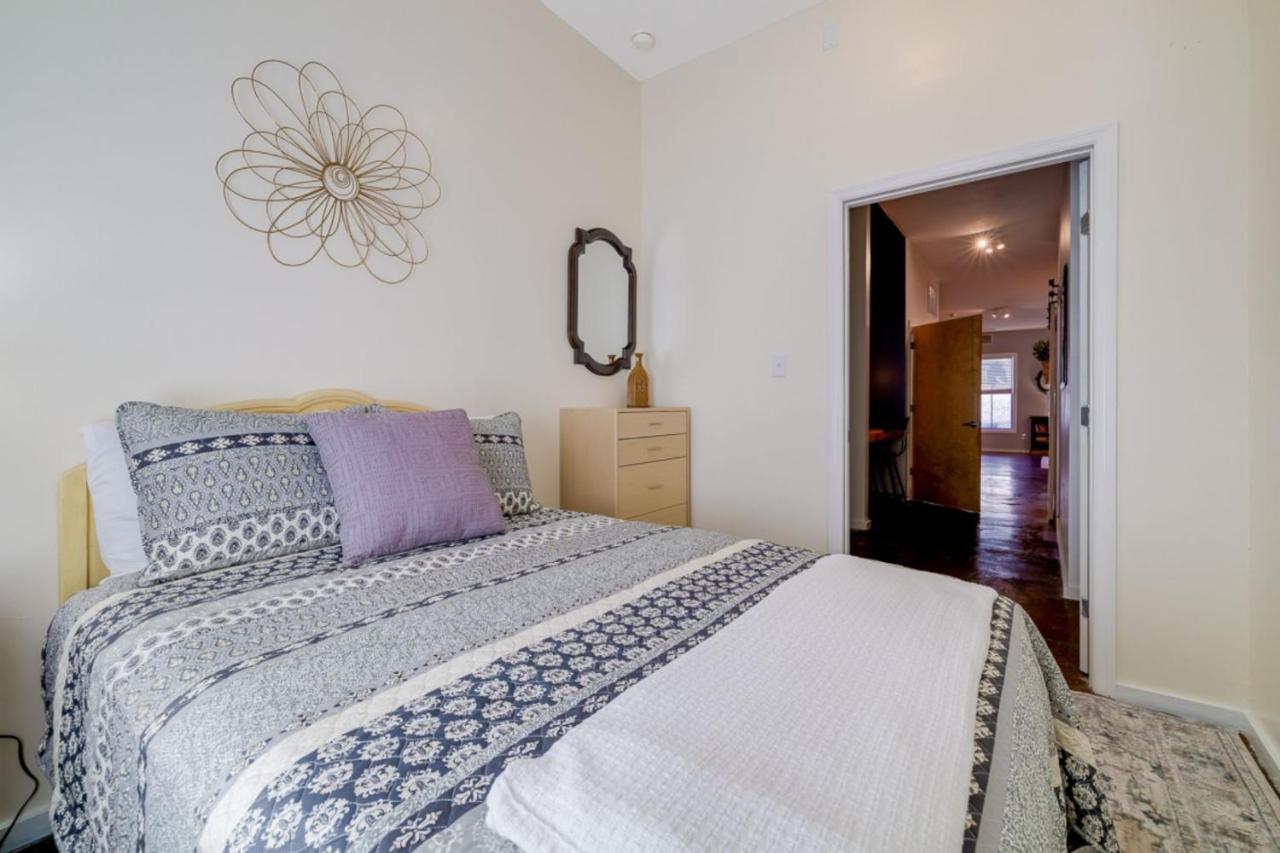 Southern Charmer-Historic District Downtown-Front Porch-Walk Score 90!!-Private Parking-1 Minute To Forsyth Park Savannah Kültér fotó