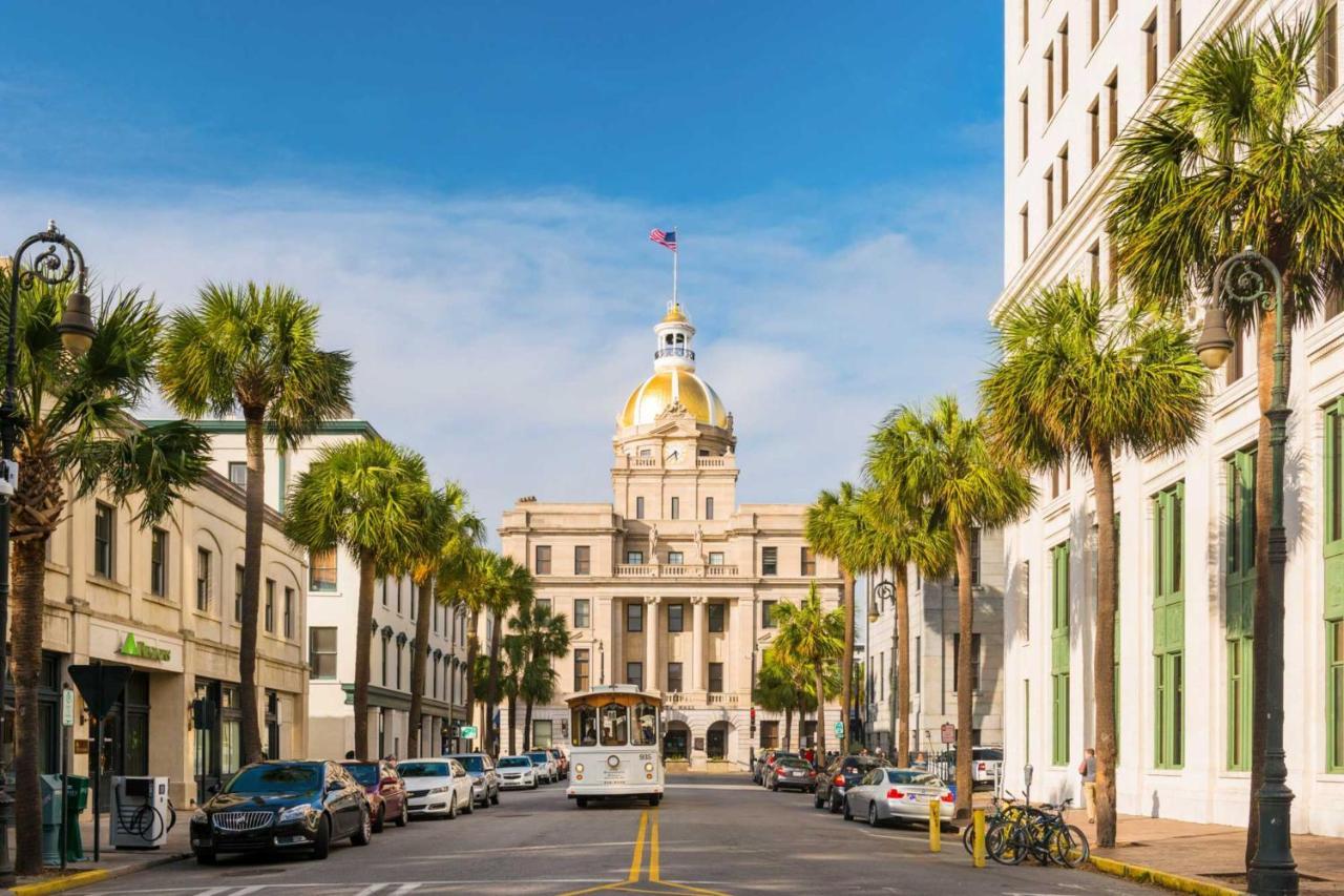 Southern Charmer-Historic District Downtown-Front Porch-Walk Score 90!!-Private Parking-1 Minute To Forsyth Park Savannah Kültér fotó