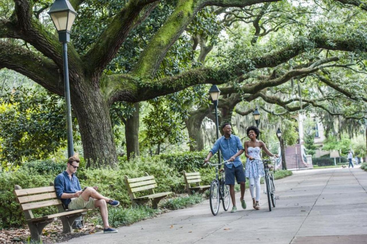 Southern Charmer-Historic District Downtown-Front Porch-Walk Score 90!!-Private Parking-1 Minute To Forsyth Park Savannah Kültér fotó
