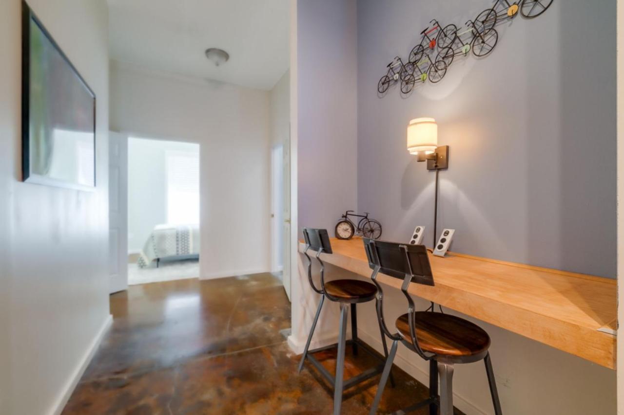 Southern Charmer-Historic District Downtown-Front Porch-Walk Score 90!!-Private Parking-1 Minute To Forsyth Park Savannah Kültér fotó